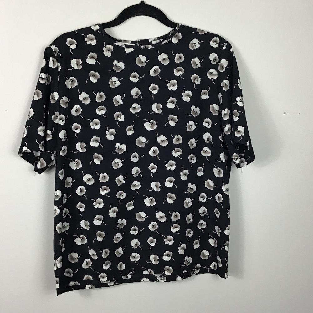 True vintage Kathie Lee top. Black floral boxy cut short sleeve size 12.
